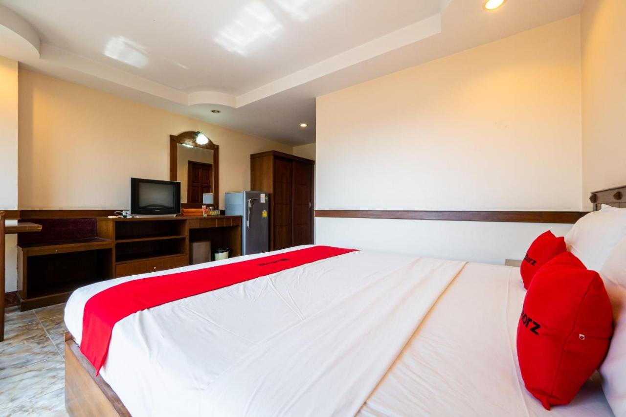 Reddoorz Navin Mansion 3 Pattaya Hotell Exteriör bild