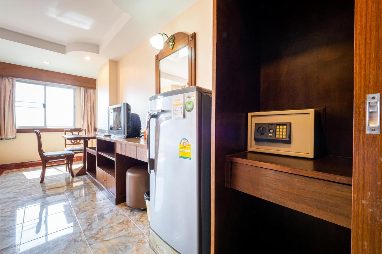 Reddoorz Navin Mansion 3 Pattaya Hotell Exteriör bild