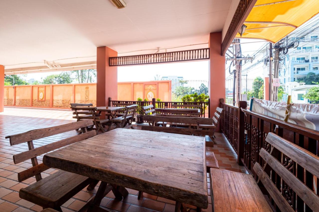 Reddoorz Navin Mansion 3 Pattaya Hotell Exteriör bild