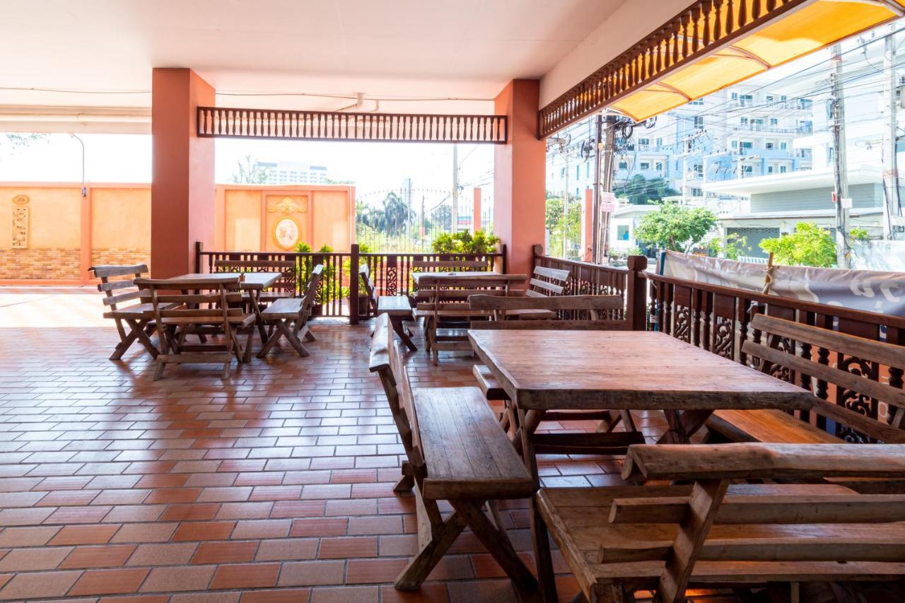 Reddoorz Navin Mansion 3 Pattaya Hotell Exteriör bild