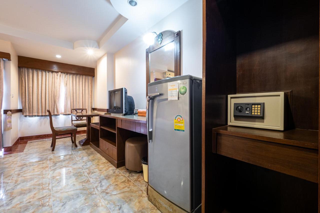 Reddoorz Navin Mansion 3 Pattaya Hotell Exteriör bild