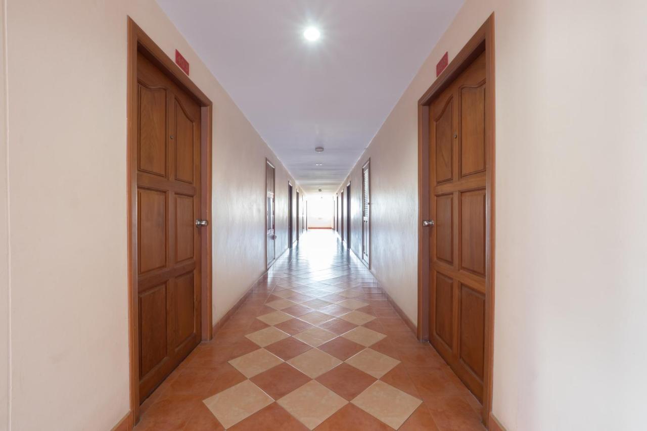 Reddoorz Navin Mansion 3 Pattaya Hotell Exteriör bild