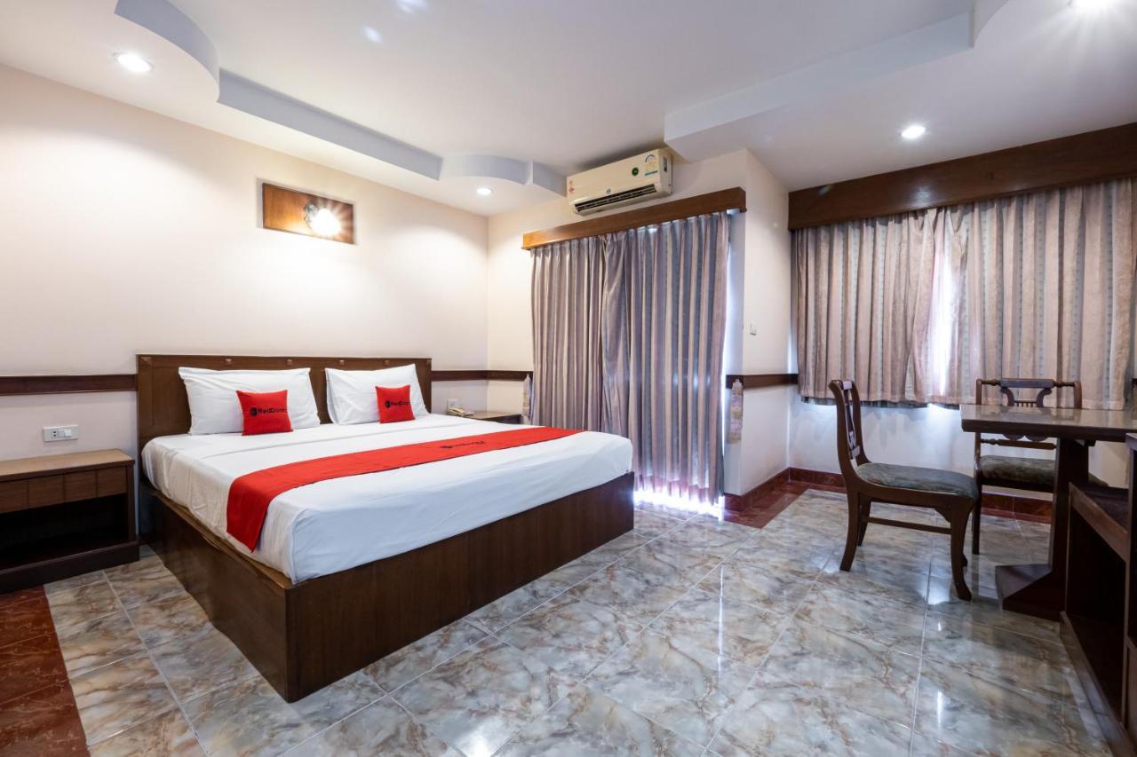 Reddoorz Navin Mansion 3 Pattaya Hotell Exteriör bild