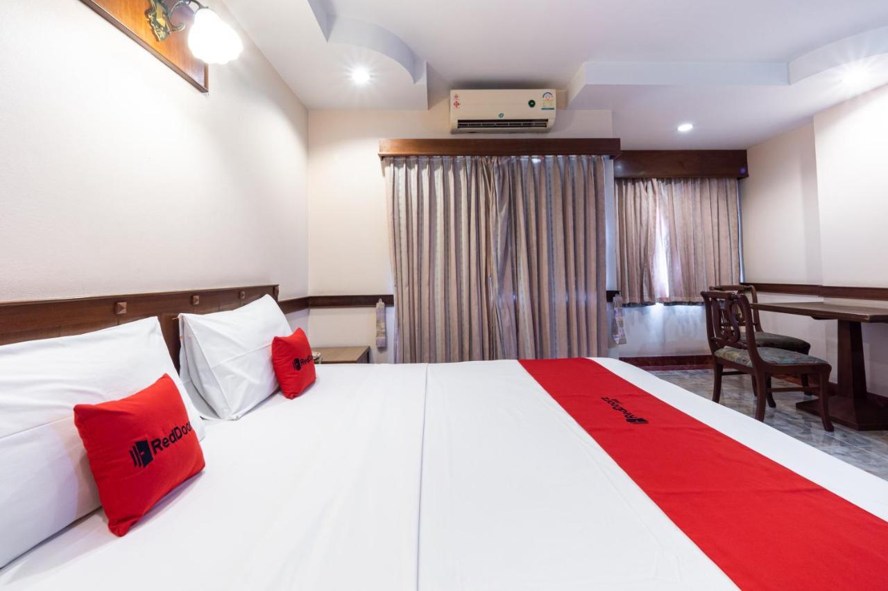 Reddoorz Navin Mansion 3 Pattaya Hotell Exteriör bild