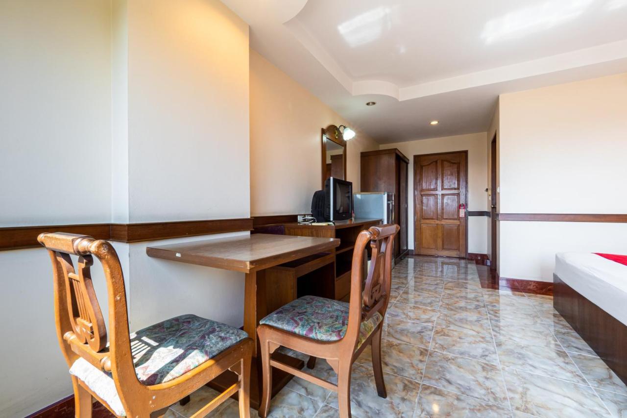 Reddoorz Navin Mansion 3 Pattaya Hotell Exteriör bild