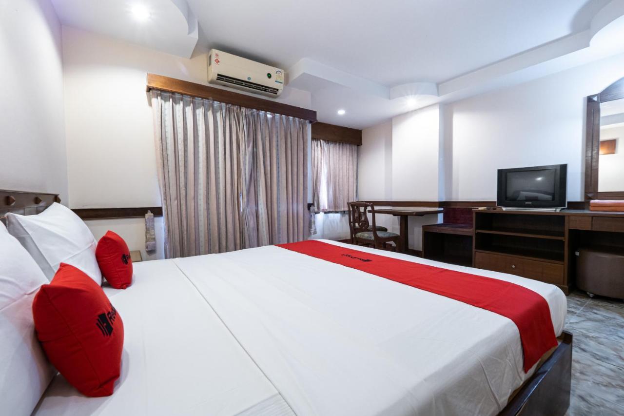 Reddoorz Navin Mansion 3 Pattaya Hotell Exteriör bild