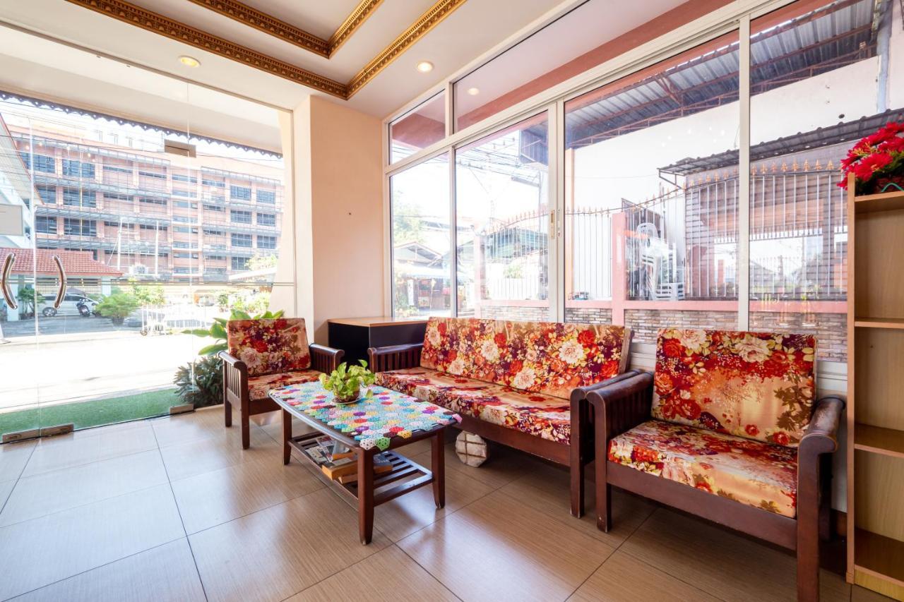 Reddoorz Navin Mansion 3 Pattaya Hotell Exteriör bild
