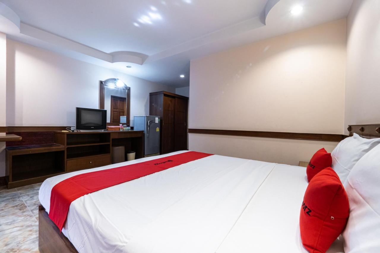 Reddoorz Navin Mansion 3 Pattaya Hotell Exteriör bild