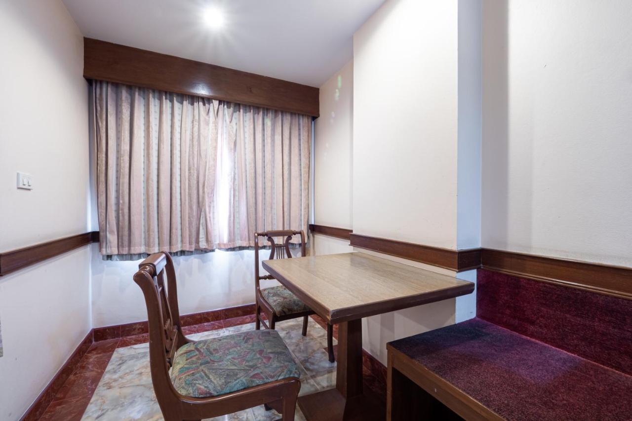 Reddoorz Navin Mansion 3 Pattaya Hotell Exteriör bild