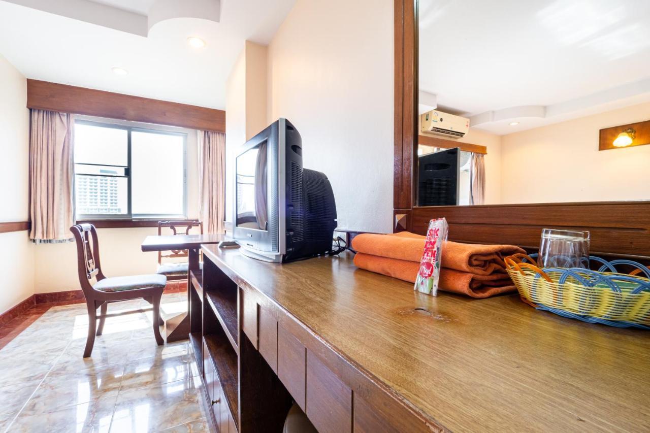 Reddoorz Navin Mansion 3 Pattaya Hotell Exteriör bild