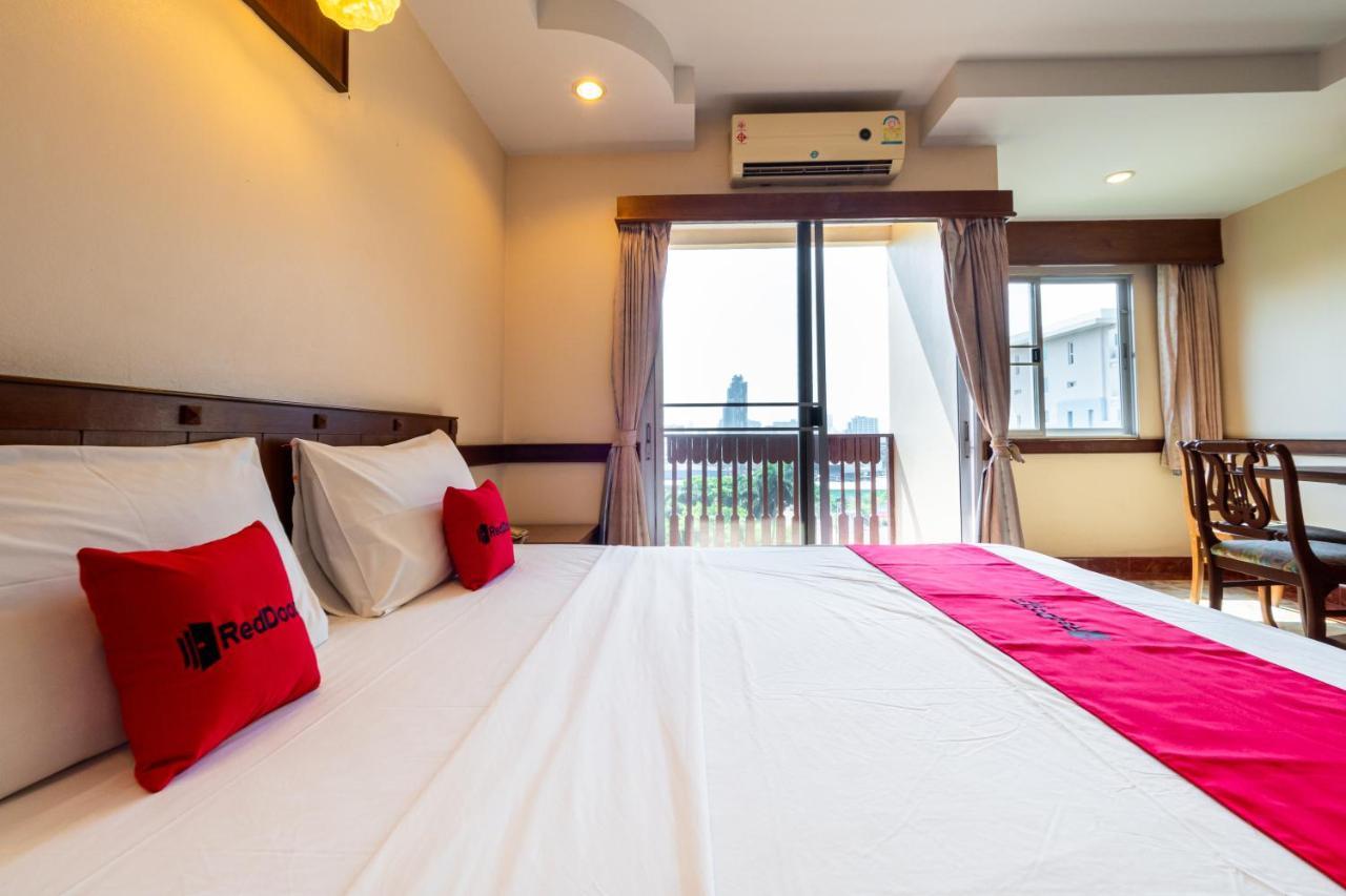 Reddoorz Navin Mansion 3 Pattaya Hotell Exteriör bild