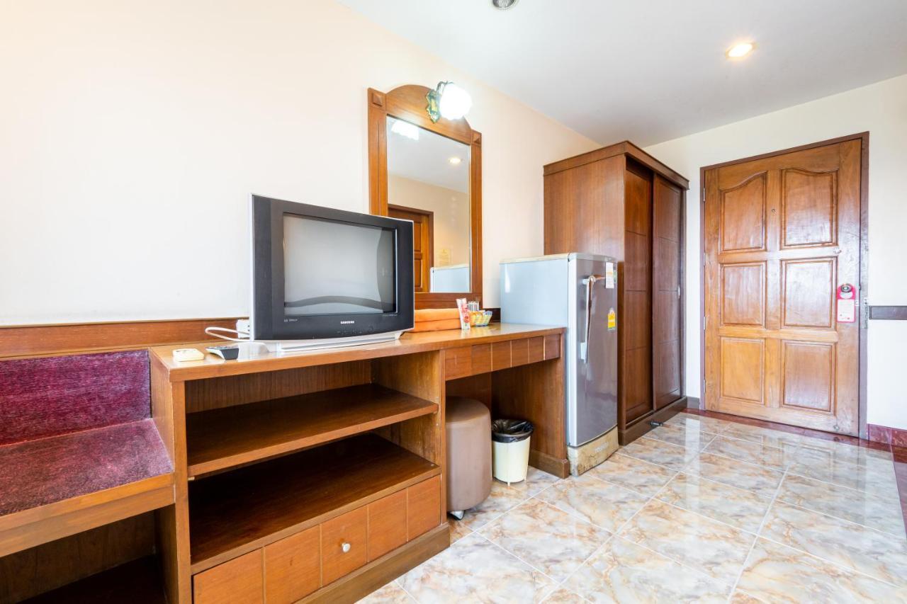 Reddoorz Navin Mansion 3 Pattaya Hotell Exteriör bild