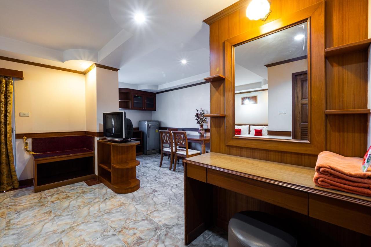 Reddoorz Navin Mansion 3 Pattaya Hotell Exteriör bild