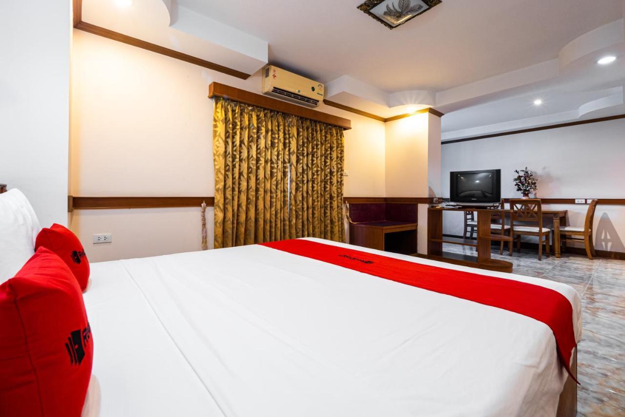 Reddoorz Navin Mansion 3 Pattaya Hotell Exteriör bild