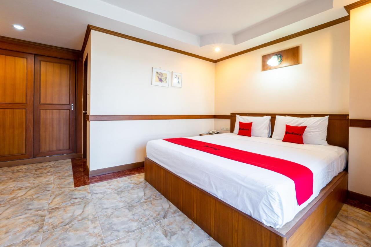 Reddoorz Navin Mansion 3 Pattaya Hotell Exteriör bild