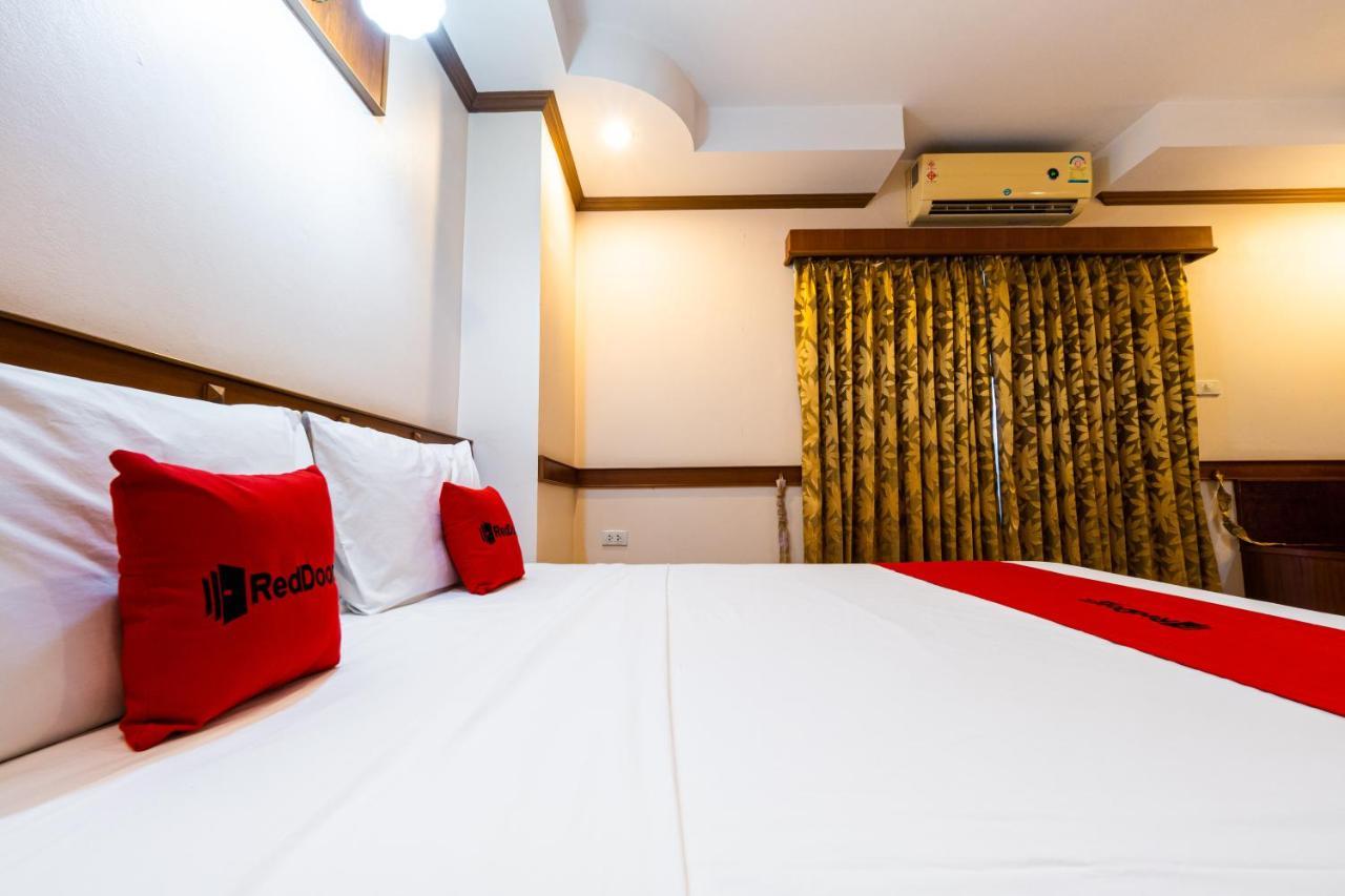 Reddoorz Navin Mansion 3 Pattaya Hotell Exteriör bild