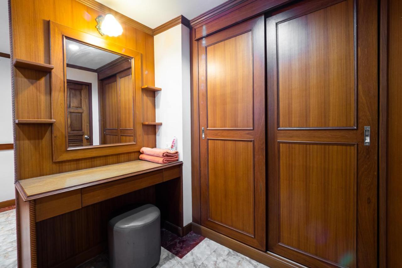 Reddoorz Navin Mansion 3 Pattaya Hotell Exteriör bild