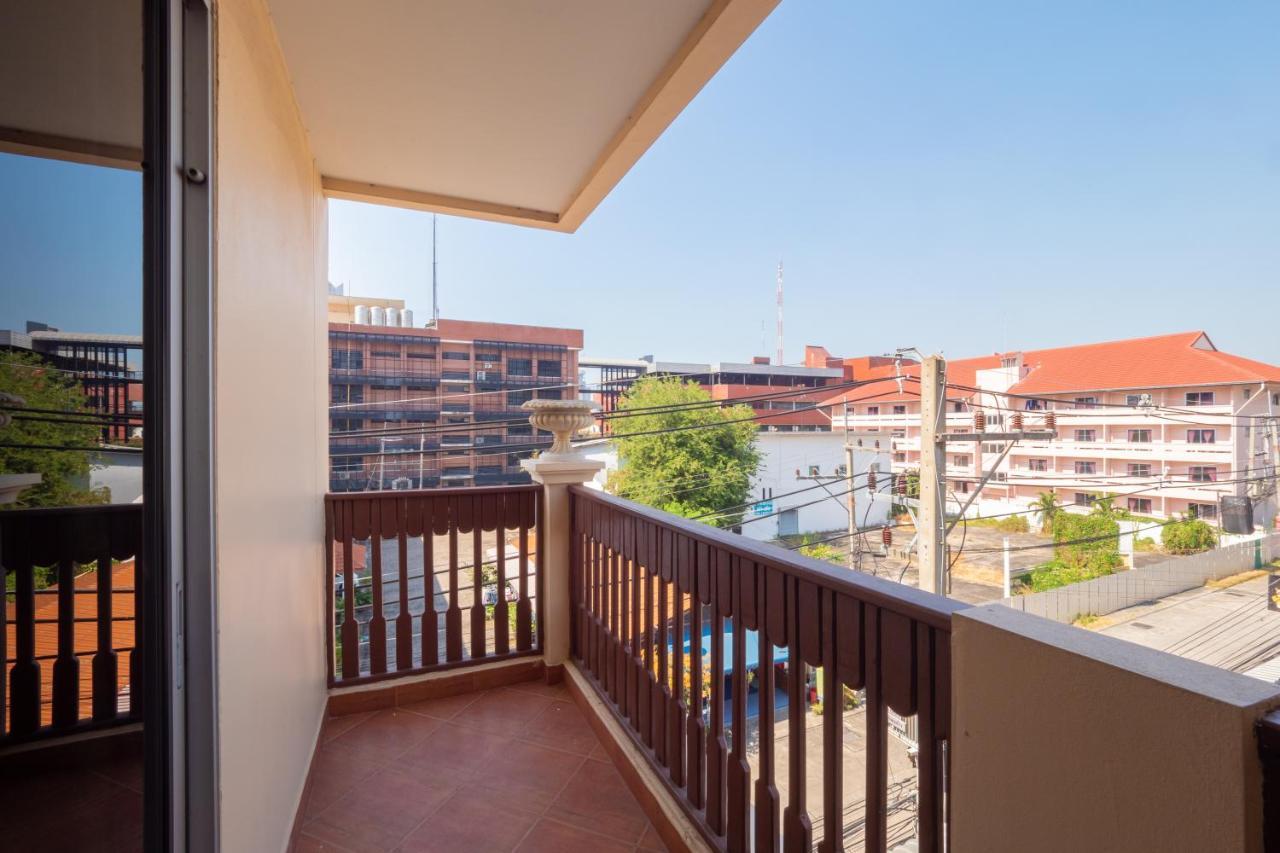Reddoorz Navin Mansion 3 Pattaya Hotell Exteriör bild