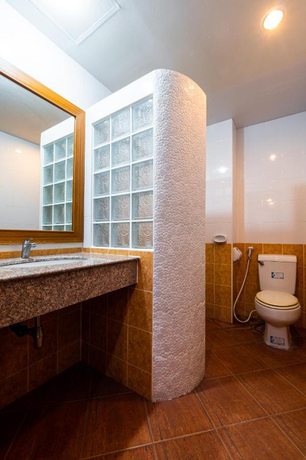 Reddoorz Navin Mansion 3 Pattaya Hotell Exteriör bild
