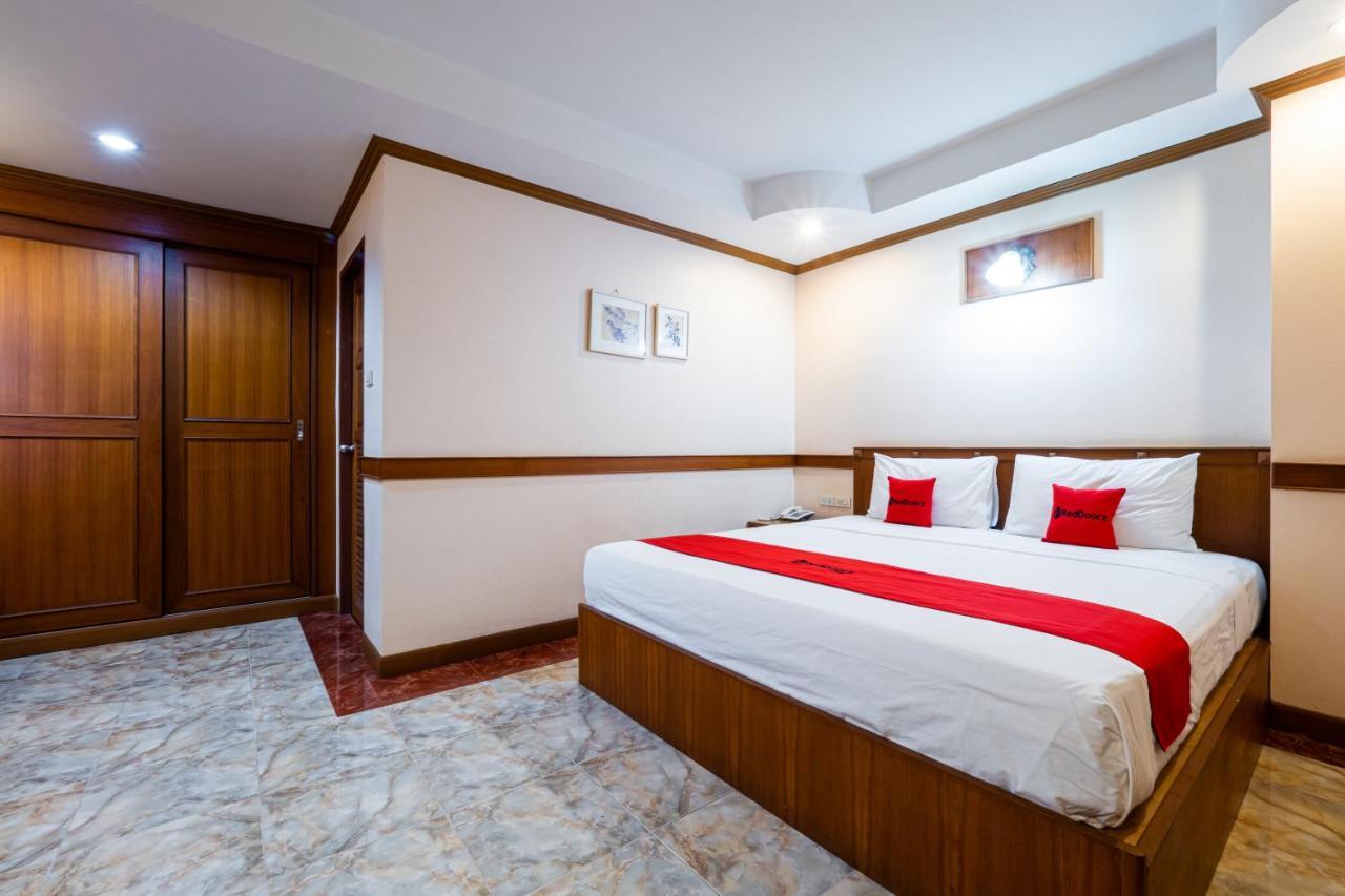 Reddoorz Navin Mansion 3 Pattaya Hotell Exteriör bild