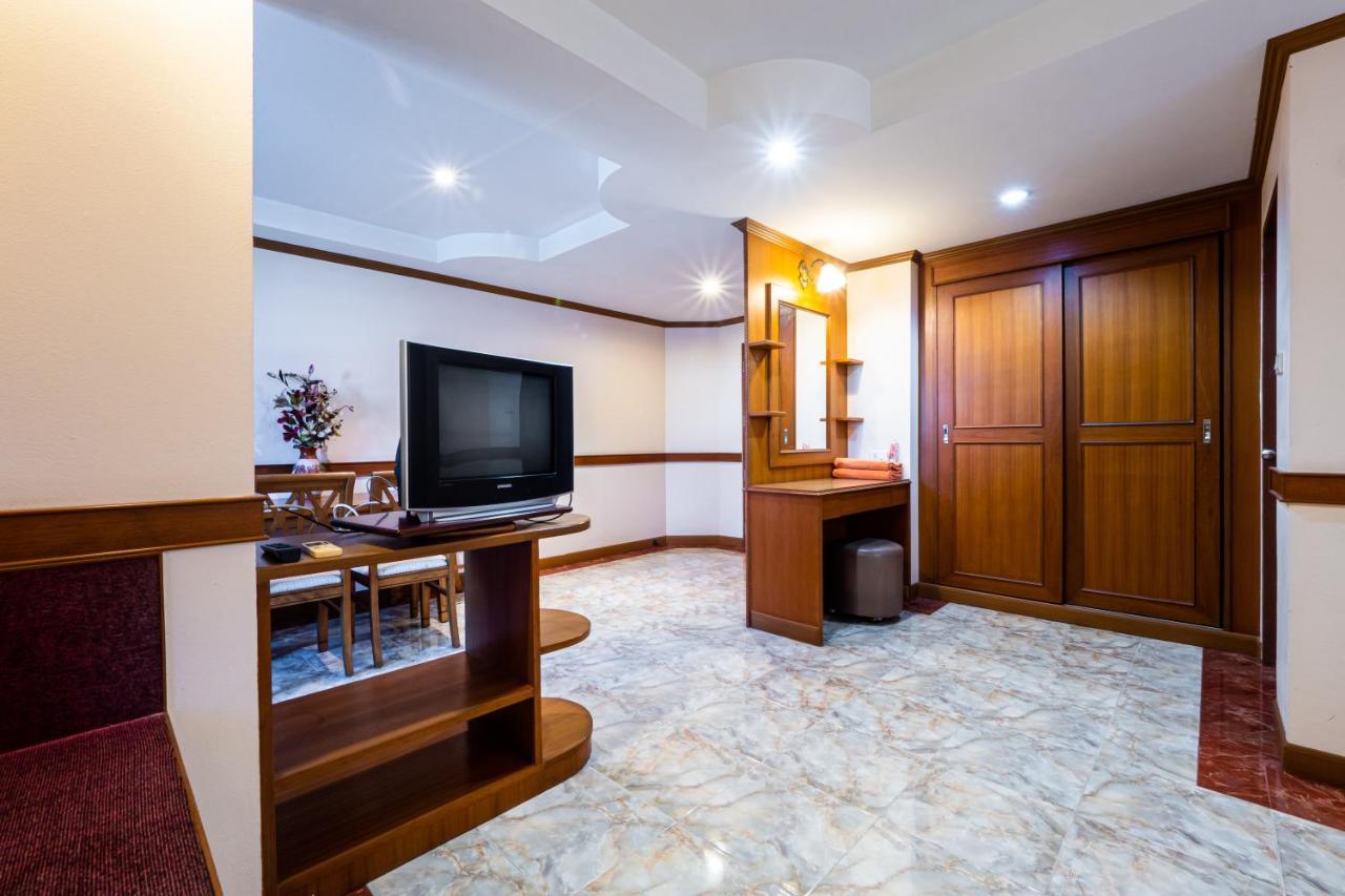 Reddoorz Navin Mansion 3 Pattaya Hotell Exteriör bild