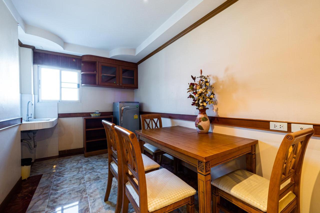 Reddoorz Navin Mansion 3 Pattaya Hotell Exteriör bild